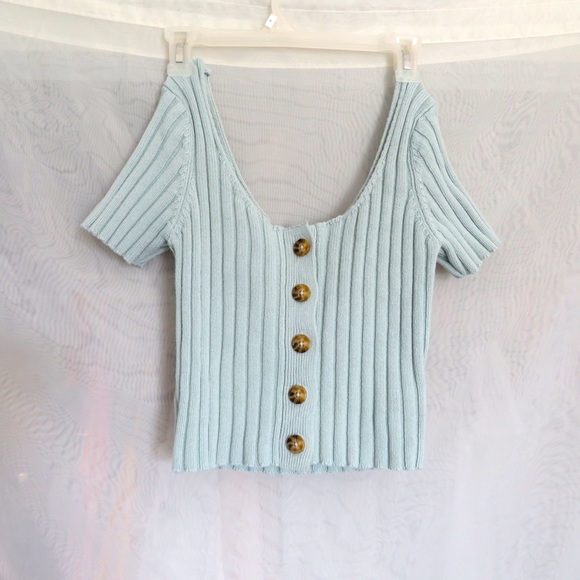 Forever 21 Tops - Forever 21 knitted crop top 💋